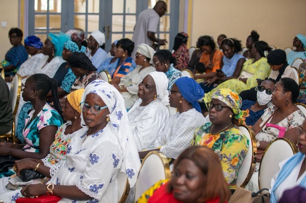 Développement local : Le Maire de Dakar Abass Fall à l'écoute des femmes de la coopérative « Les mains unies »