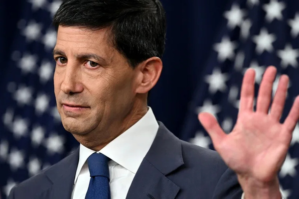 États-Unis: La Fed s'apprête à relever ses taux, premier vrai test pour Kevin Warsh