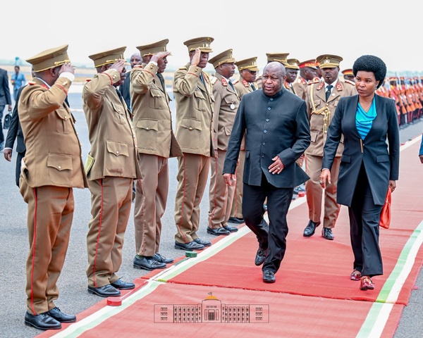 Sommet des BRICS: Le président burundais Évariste Ndayishimiye clôt sa visite officielle en Inde et porte les priorités de l'Union africaine Sommet des BRICS: Le président burundais Évariste Ndayishimiye clôt sa visite officielle en Inde et porte les priorités de l'Union africaine