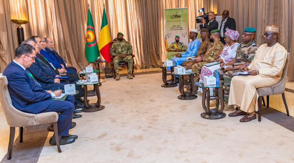 Diplomatie & Sécurité régionale (AES - Maghreb): Le Général d’Armée Assimi Goïta reçoit le Premier ministre algérien Sifi Ghrieb à Koulouba