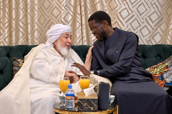 Diplomatie et prévention des conflits : Bassirou Diomaye Faye s'entretient avec le Cheikh Abdallah bin Bayyah à Nouakchott Diplomatie et prévention des conflits : Bassirou Diomaye Faye s'entretient avec le Cheikh Abdallah bin Bayyah à Nouakchott