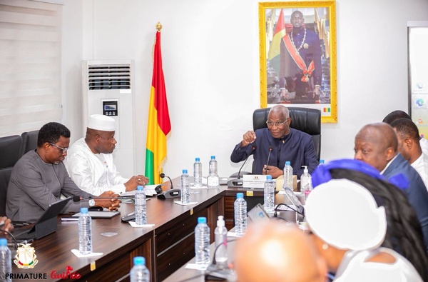 Action gouvernementale en Guinée : Amadou Oury Bah préside la deuxième session du Pôle Économie et transformation productive