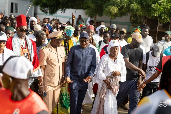 Jeux Olympiques de la Jeunesse 2026 : Le relais de la Flamme Olympique fait étape au Monument de la Renaissance Africaine à Ouakam
