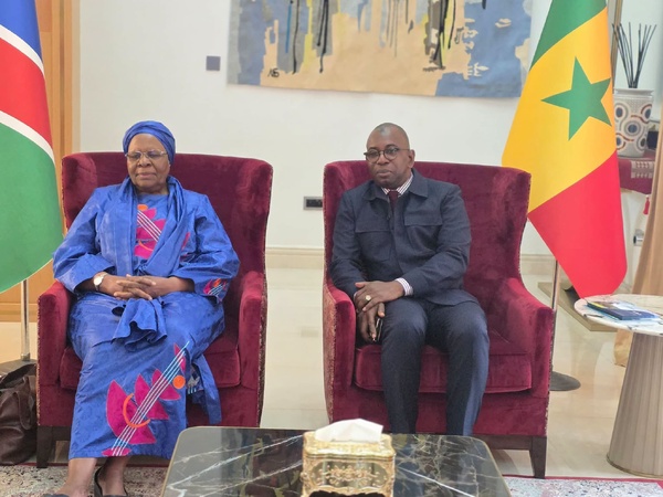 Diplomatie et éducation : Le Ministre Moustapha Mamba Guirassy accueille la Présidente namibienne lors de son escale à Dakar Diplomatie et éducation : Le Ministre Moustapha Mamba Guirassy accueille la Présidente namibienne lors de son escale à Dakar