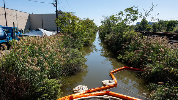 Data centers d'IA : après l'eau et l'électricité, la menace discrète des polluants éternels Data centers d'IA : après l'eau et l'électricité, la menace discrète des polluants éternels