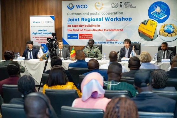 Commerce électronique: l’OMD et l’UPU renforcent la coopération entre Douanes et Poste à Dakar