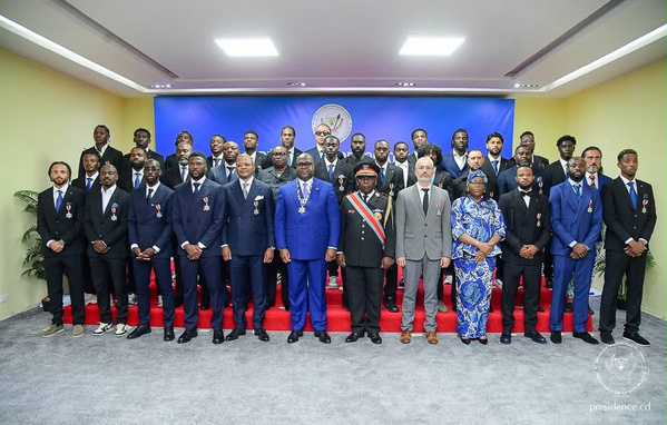 Distinction honorifique : Le Président Félix Tshisekedi décore les Léopards de la RDC admis au grade de Chevalier dans l'Ordre National du Léopard Distinction honorifique : Le Président Félix Tshisekedi décore les Léopards de la RDC admis au grade de Chevalier dans l'Ordre National du Léopard