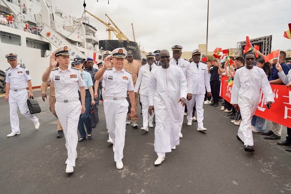 Coopération militaire et humanitaire : Le navire-hôpital chinois « JI XIANG FANG ZHOU » fait escale au Port Autonome de Dakar