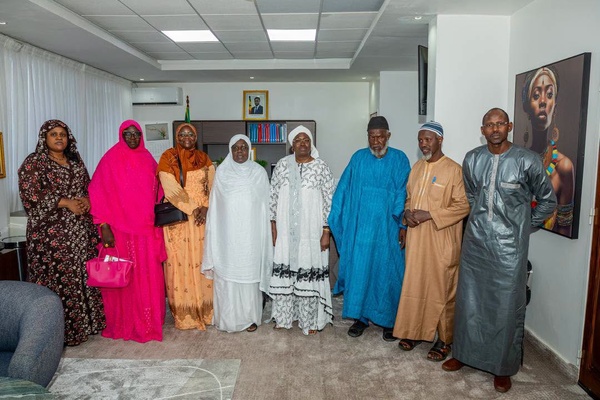 Protection sociale et valeurs communautaires: La Ministre Marie Angélique Diouf reçoit une délégation du Daara Aïcha Oumoul Mouminine de Grand-Yoff Protection sociale et valeurs communautaires: La Ministre Marie Angélique Diouf reçoit une délégation du Daara Aïcha Oumoul Mouminine de Grand-Yoff