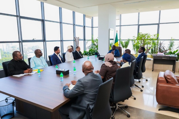 Souveraineté alimentaire, agroindustrie et attractivité des investissements : Le Premier Ministre Ahmadou Al Aminou Lo reçoit le CEO de Delta Food Industries FZC Souveraineté alimentaire, agroindustrie et attractivité des investissements : Le Premier Ministre Ahmadou Al Aminou Lo reçoit le CEO de Delta Food Industries FZC