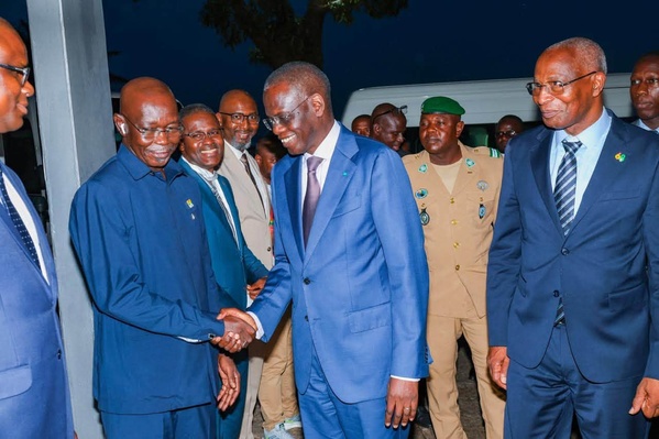Guinée : Le Premier ministre sénégalais Ahmadou Al Aminou Lo à Conakry pour le 68e anniversaire de l'Indépendance Guinée : Le Premier ministre sénégalais Ahmadou Al Aminou Lo à Conakry pour le 68e anniversaire de l'Indépendance