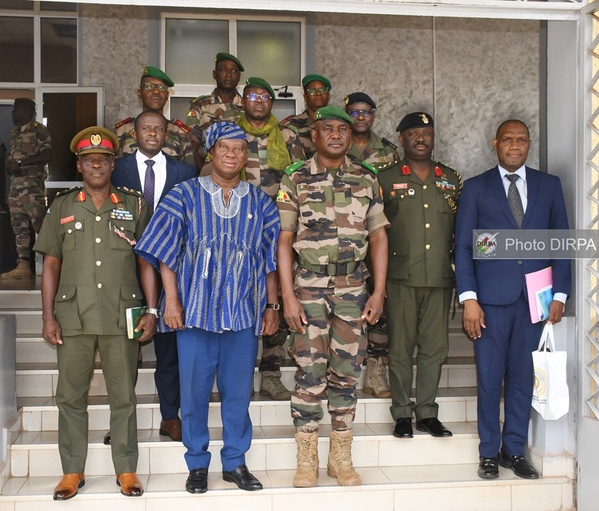 Mali-Ghana : les deux pays renforcent leur coopération dans le domaine de la défense Mali-Ghana : les deux pays renforcent leur coopération dans le domaine de la défense