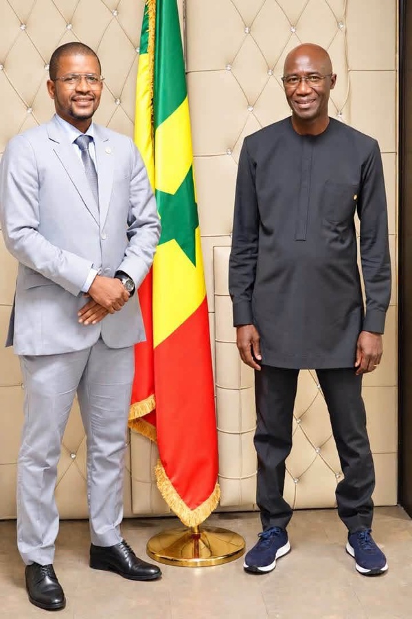 Me Moussa Sarr reçoit l’AJAS et accepte de présider la cérémonie de son cinquantenaire Me Moussa Sarr reçoit l’AJAS et accepte de présider la cérémonie de son cinquantenaire