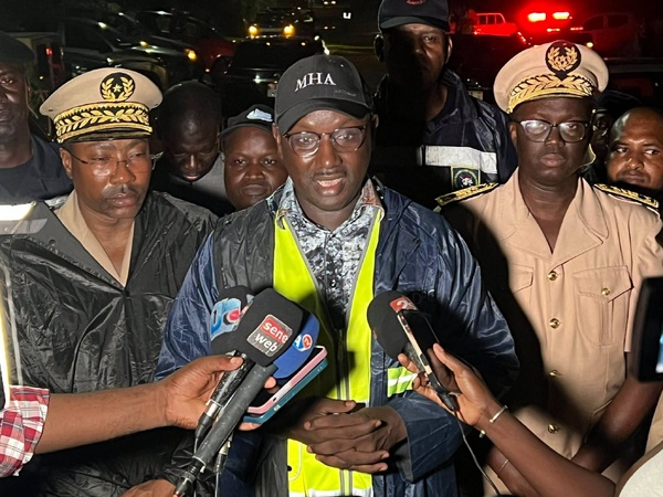 Inondations à Dakar: Cheikh Tidiane Dièye évalue les opérations de pompage sur le terrain