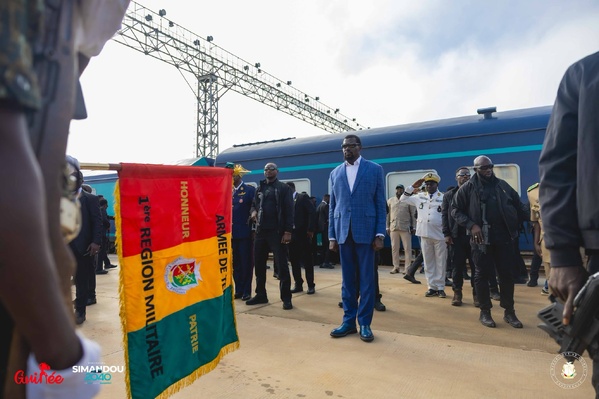 Guinée : Doumbouya effectue le voyage inaugural du Transguinéen Guinée : Doumbouya effectue le voyage inaugural du Transguinéen
