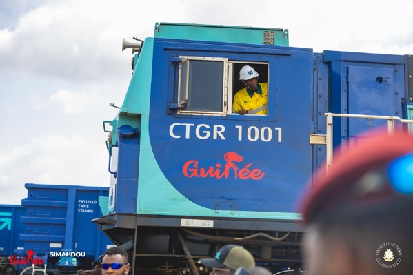 Guinée : Doumbouya effectue le voyage inaugural du Transguinéen