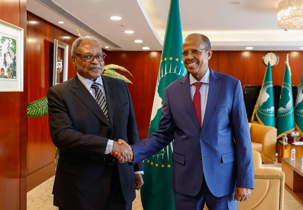 Union Africaine : Le Président de la CUA reçoit le Représentant permanent de la RDC pour aborder la paix dans les Grands Lacs Union Africaine : Le Président de la CUA reçoit le Représentant permanent de la RDC pour aborder la paix dans les Grands Lacs
