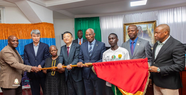 Guinée : Amadou Oury BAH reçoit les sélections U15 et U18 de sport scolaire