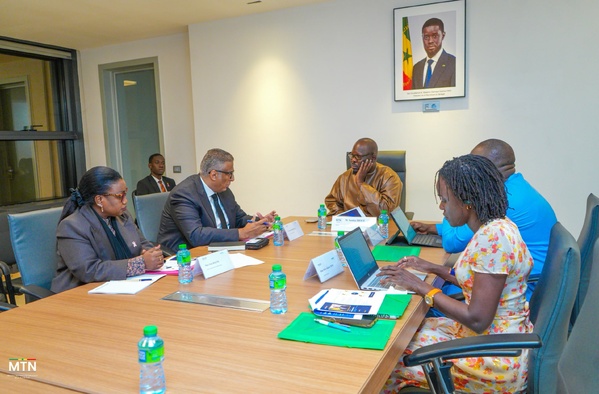 New Deal Technologique : Le ministre Samba Diouf échange avec les dirigeants d'Axian et de Stellarix sur les infrastructures de pointe