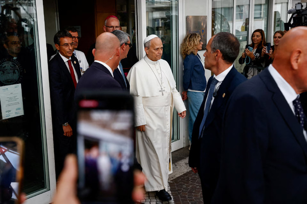 Vatican : le pape Léon XIV sort de l’hôpital après son opération