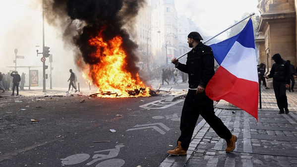 Manifestations du 17 octobre à Paris: Le parquet ouvre une enquête après le décès d'un manifestant