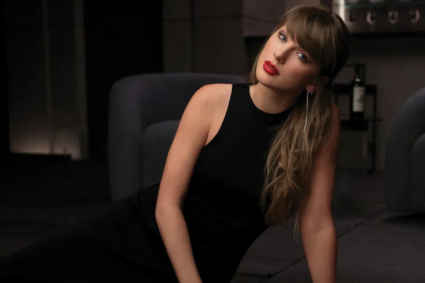 Taylor Swift conserve la tête du Billboard 200 pour une 15e semaine avec « The Life of a Showgirl » Taylor Swift conserve la tête du Billboard 200 pour une 15e semaine avec « The Life of a Showgirl »