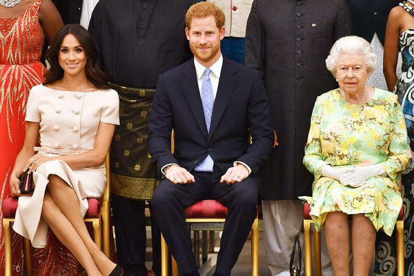 Harry et Meghan: des proches affirment que le couple n’a jamais accepté la décision d’Elizabeth II Harry et Meghan: des proches affirment que le couple n’a jamais accepté la décision d’Elizabeth II