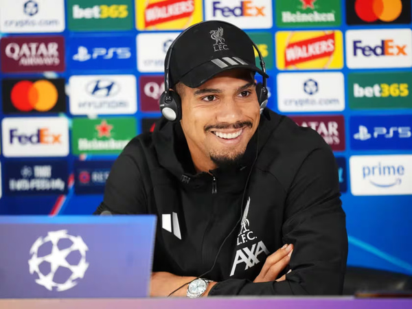 Liverpool: Ronald Araujo ne veut pas parler d’un transfert définitif et se dit heureux à Anfield