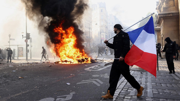 France : les comparutions immédiates se multiplient après les violences du 17 octobre France : les comparutions immédiates se multiplient après les violences du 17 octobre