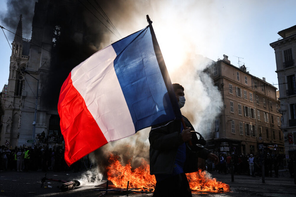 France : des couvre-feux maintenus après les violences, un dispositif renforcé prévu samedi