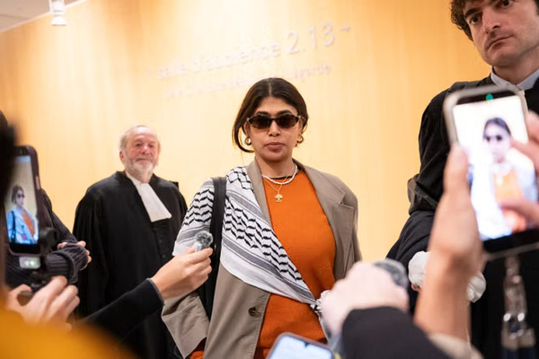 Procès de Rima Hassan : le parquet requiert dix mois de prison avec sursis et deux ans d’inéligibilité Procès de Rima Hassan : le parquet requiert dix mois de prison avec sursis et deux ans d’inéligibilité