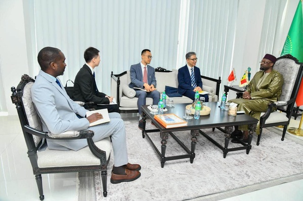 Ousmane Sonko reçoit les ambassadeurs de France, de Chine, d'Iran et le président du Parlement panafricain