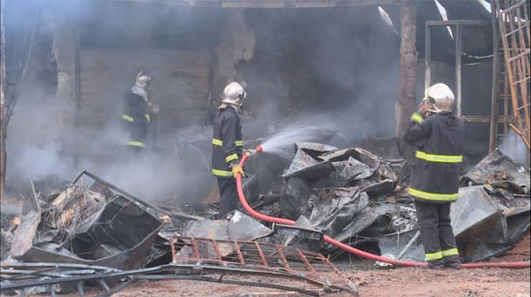 Un incendie ravageur frappe le marché Corona de Tambacounda Un incendie ravageur frappe le marché Corona de Tambacounda