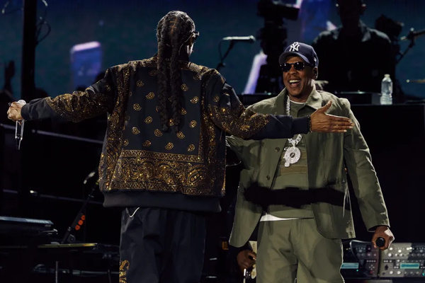 Jay-Z clôture sa tournée anniversaire à Los Angeles avec Dr. Dre, Snoop Dogg et Too $hort