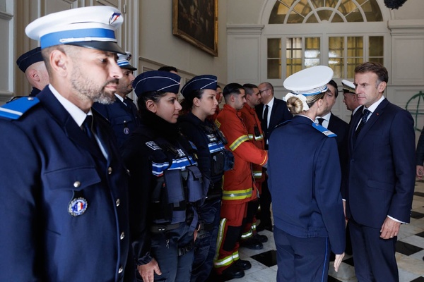 Violences à Marseille : Emmanuel Macron annonce des aides aux commerçants et le maintien des dispositifs de sécurité