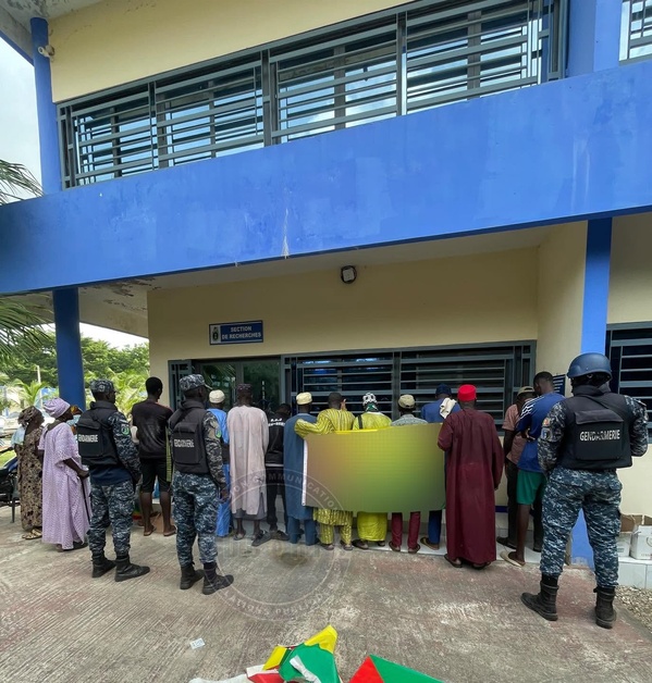 Ziguinchor: 28 personnes interpellées après le hissé du drapeau du MFDC Ziguinchor: 28 personnes interpellées après le hissé du drapeau du MFDC