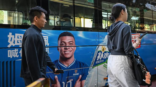 Chine : Mbappé s’excuse, la Fédération française le défend, mais la polémique coûte cher