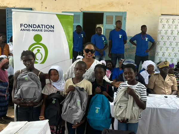 Oussouye : la Fondation Anne Marie Dione distribue 300 kits scolaires Oussouye : la Fondation Anne Marie Dione distribue 300 kits scolaires
