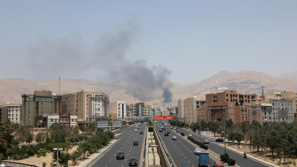 Conflit Iran–Israël : la télévision d’État iranienne frappée, l’escalade continue