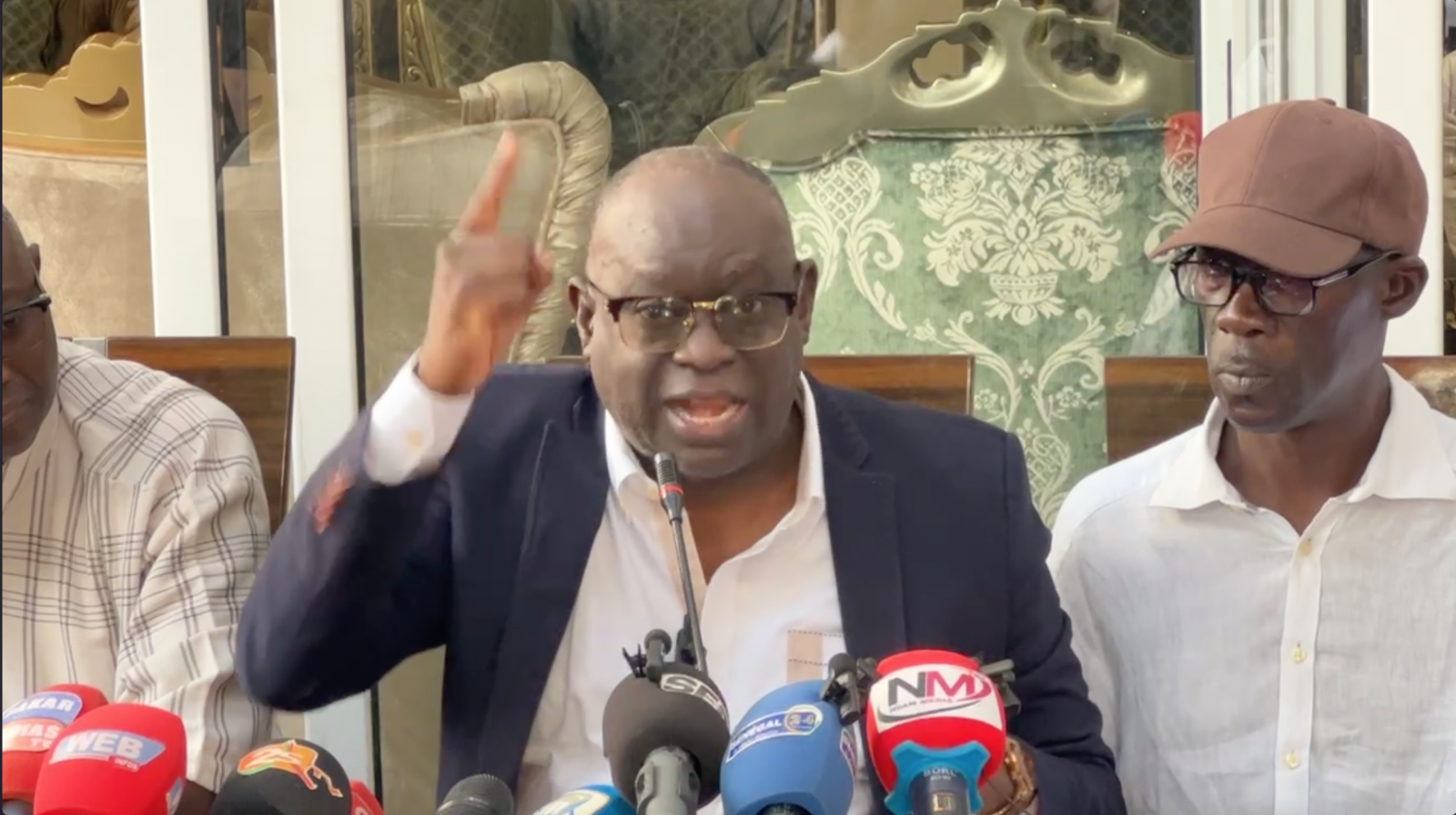 Libération de Moustapha Diakhaté et Bachir Fofana: Me El Hadji Diouf dénonce une “prise d’otage judiciaire”