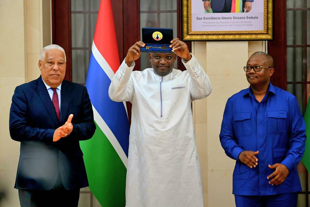 Guinée-Bissau : le président Adama Barrow décoré de la médaille Amílcar Cabral