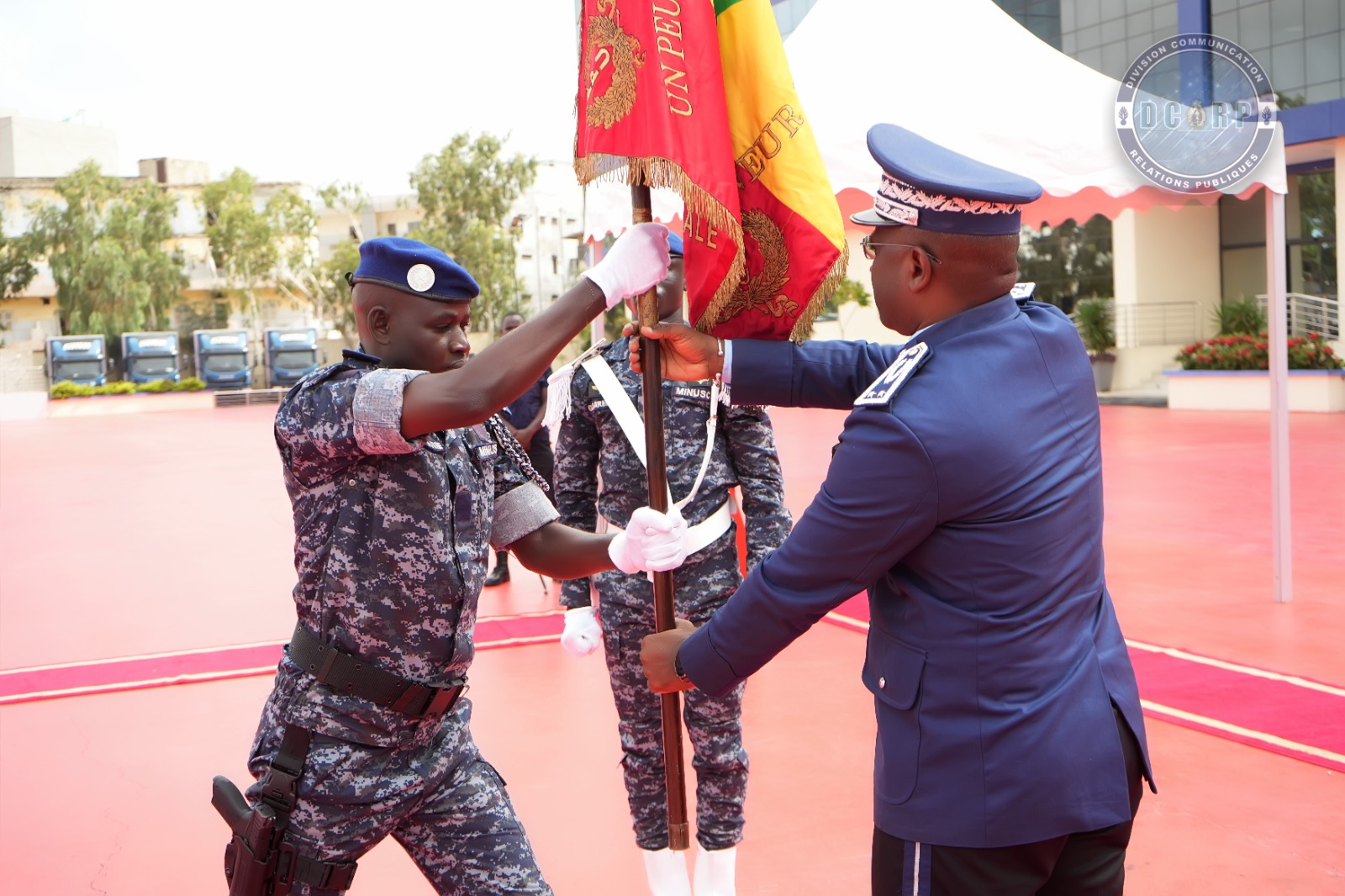 Remise du drapeau national aux contingents SENFPU 3-4 et 2-6 en partance pour la MINUSCA