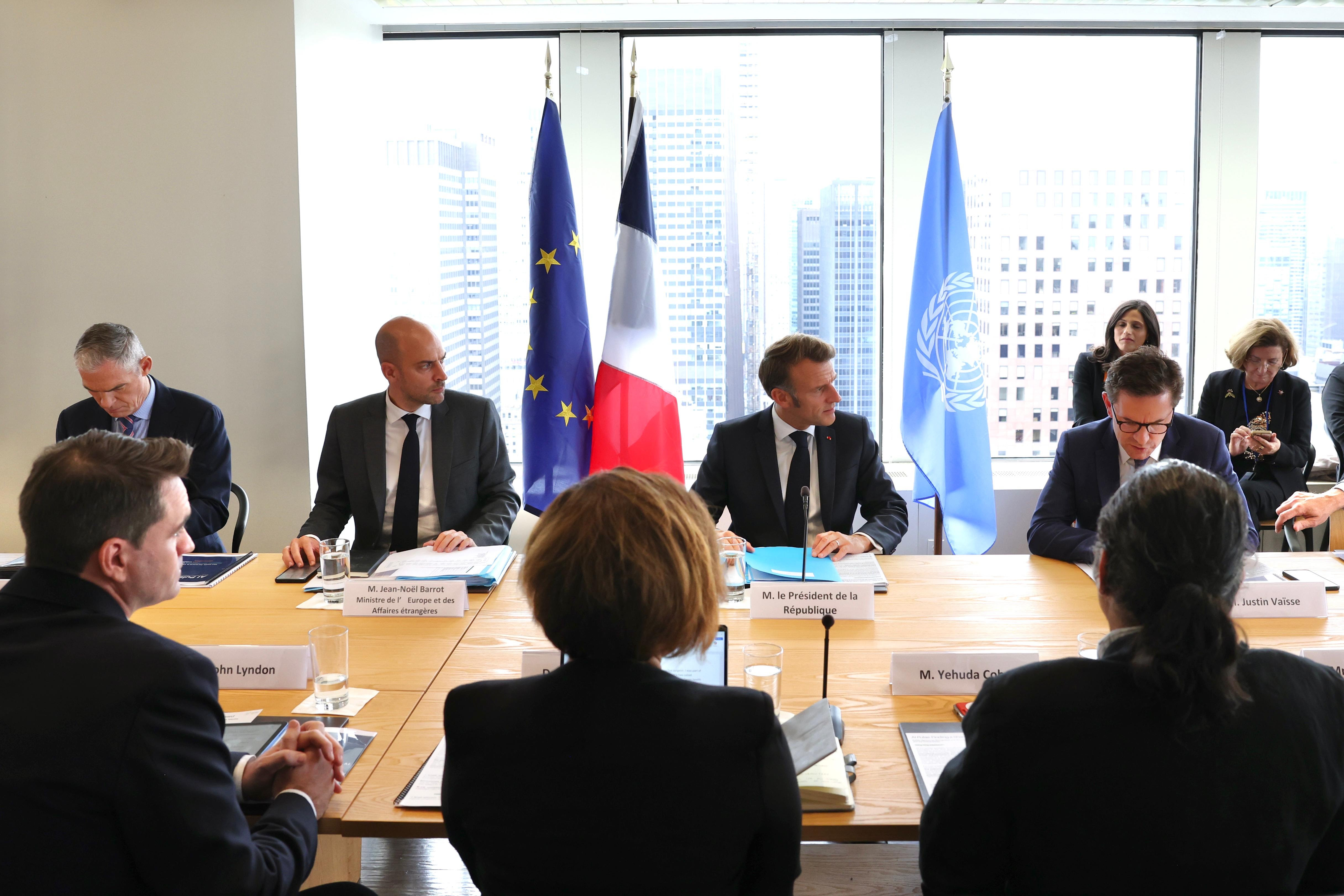 Organisation d'un dialogue historique entre le Président Macron et des dirigeants de la société civile israélienne et palestinienne à l’occasion de la reconnaissance de la Palestine à NY