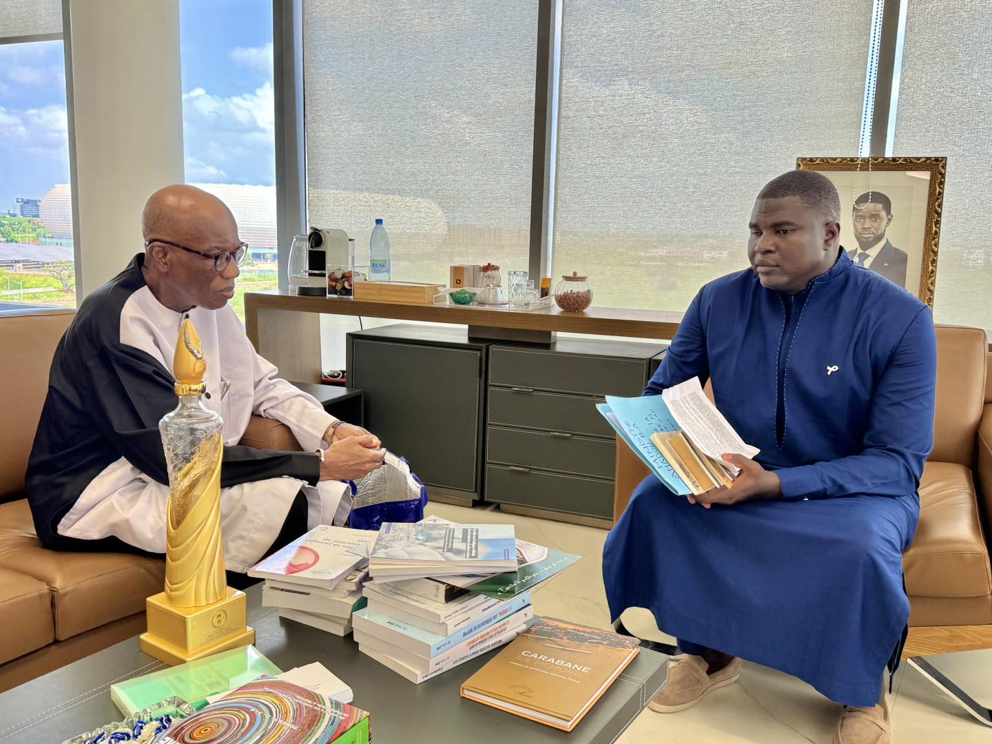 Amadou Ba échange avec Amadou Lamine Sall sur le Mémorial de Gorée et des projets culturels