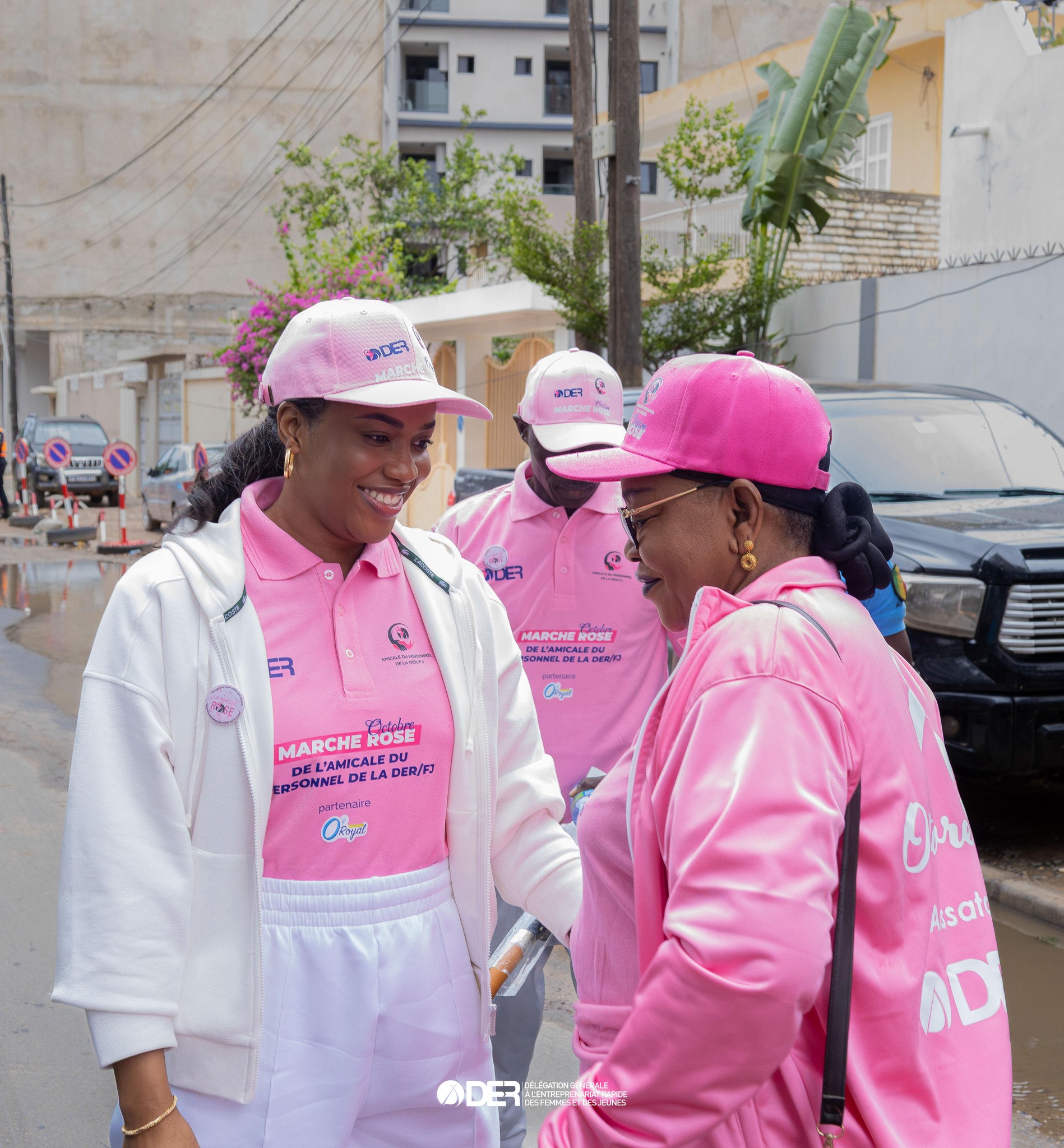 Marche Rose 2025 de la DER/FJ : La Première Dame Absa Faye, symbole d’engagement et d’espoir
