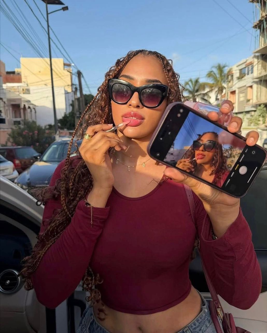 Diarietou Sow, l'actrice de Marodi, séduit hors écran avec un look décontracté et chic