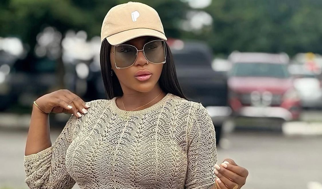 Destiny Etiko, icône de Nollywood, éblouit ses fans dans une robe tricotée ultra-chic