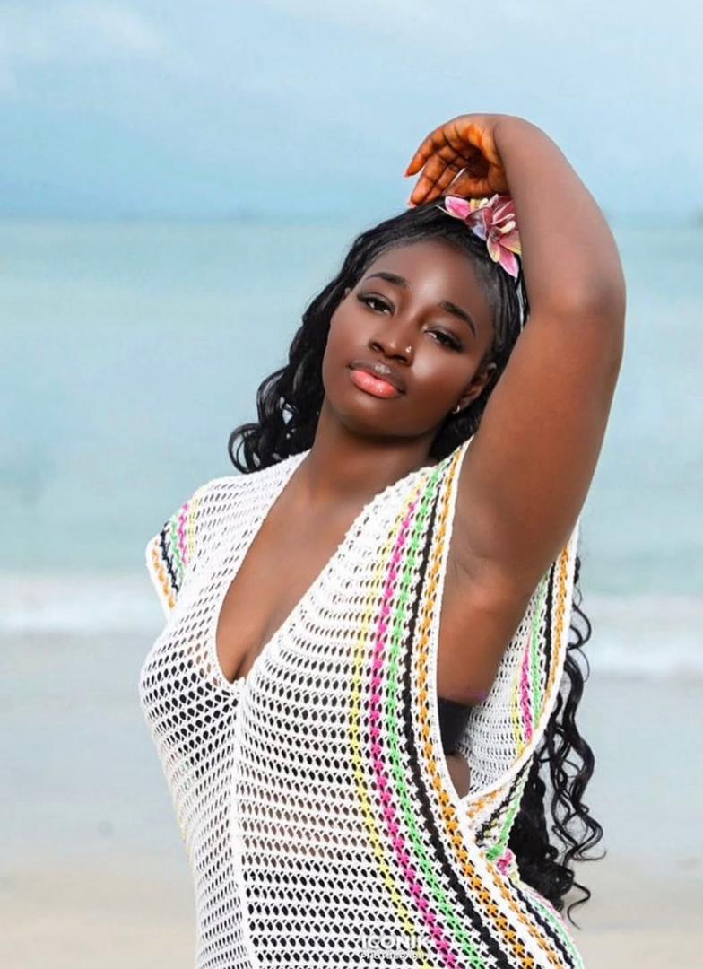 L'actrice Nogaye de « Bété Bété » : escapade maritime et élégance décontractée