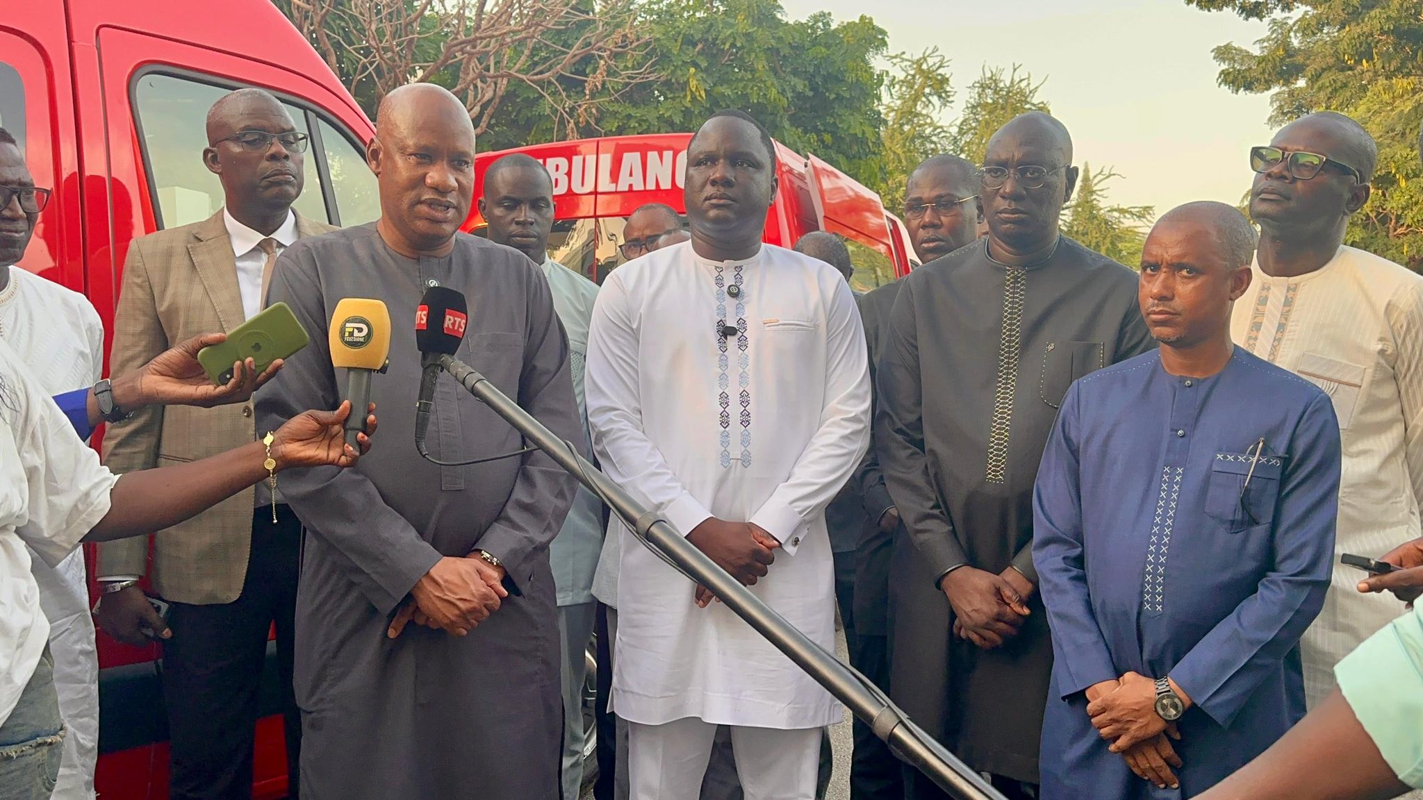 Autoroute Dakar-Tivaouane-Saint-Louis : cinq ambulances offertes pour renforcer les soins d’urgence
