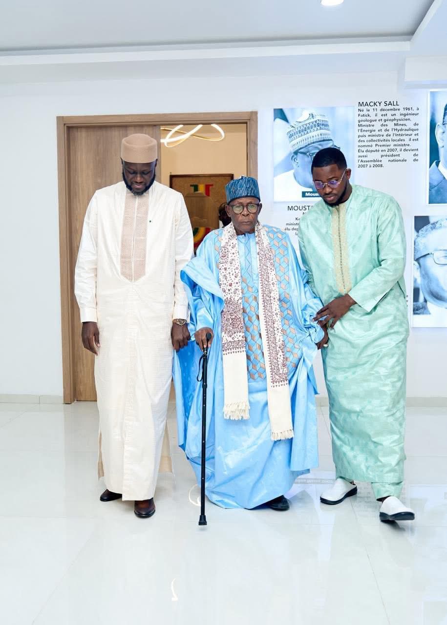 Le Président de l’Assemblée nationale reçoit le Khalife général de Léona Niassène pour un échange sur la paix nationale